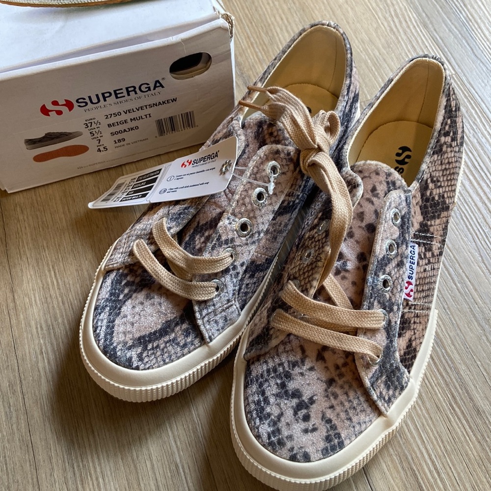 NWT women’s Superga velvet shoes